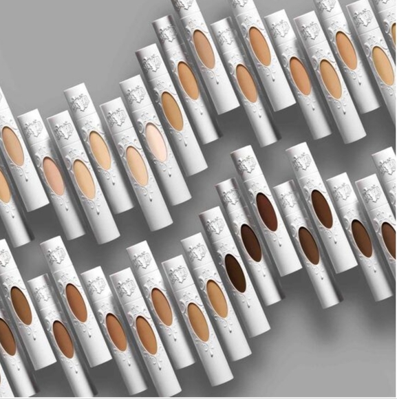 Kat Von D True Portrait Medium Coverage Foundation in deep 092 - Picture 2 of 4